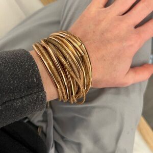 Gold bangles bracelet